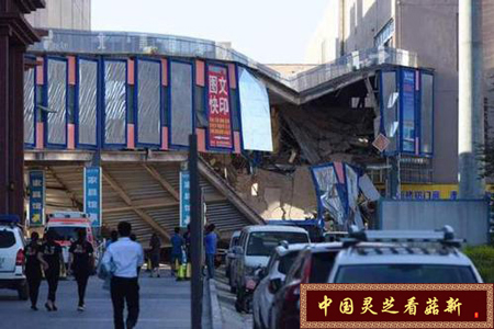 北京北五環(huán)紅星美凱龍附近的過(guò)街天橋坍塌