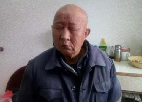 敬老院院長(zhǎng)鞋底抽打老人