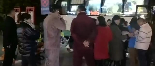 江蘇化工廠爆炸響水市民凌晨排隊獻(xiàn)血