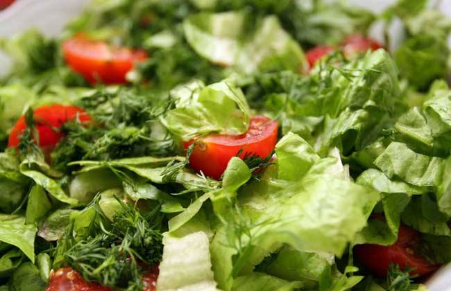 如何提高冬季蔬菜的產(chǎn)量，合理補(bǔ)充營養(yǎng)才是正確的